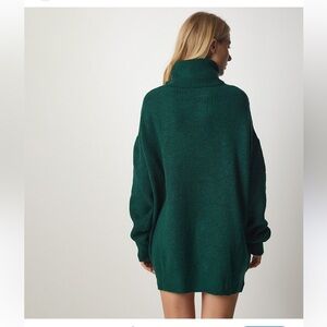 NWOT Turtleneck Dress - Green - Size M - Soooo warm!!!
